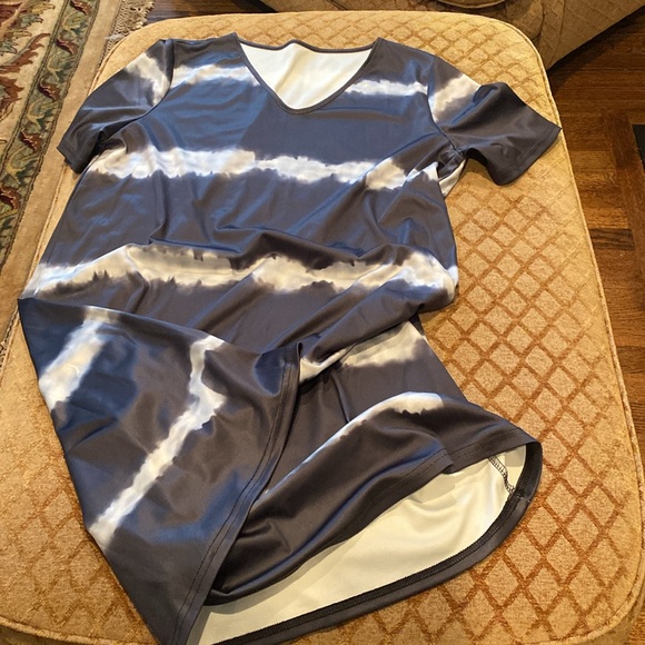 Women’s Black & White Coverup/ Dress - Picture 3 of 5